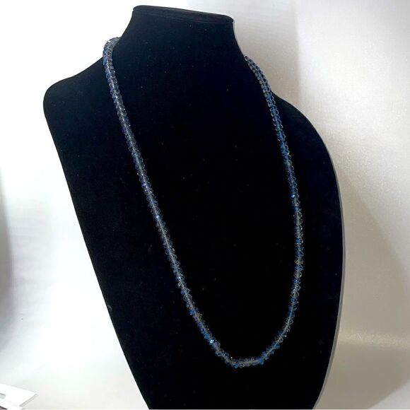 Beautiful! Iridescent Glass Beaded Necklace - Picture 2 of 9